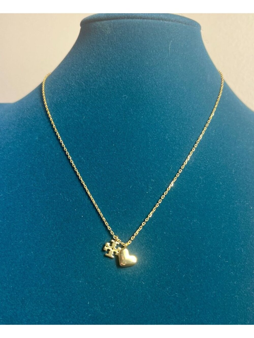 TORY BURCH GOLD GOOD LUCK CHAIN PENDANT NECKLACE